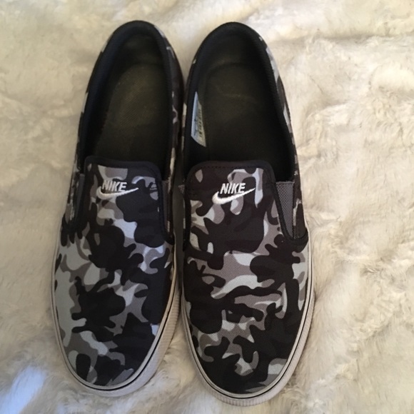nike camo slip ons